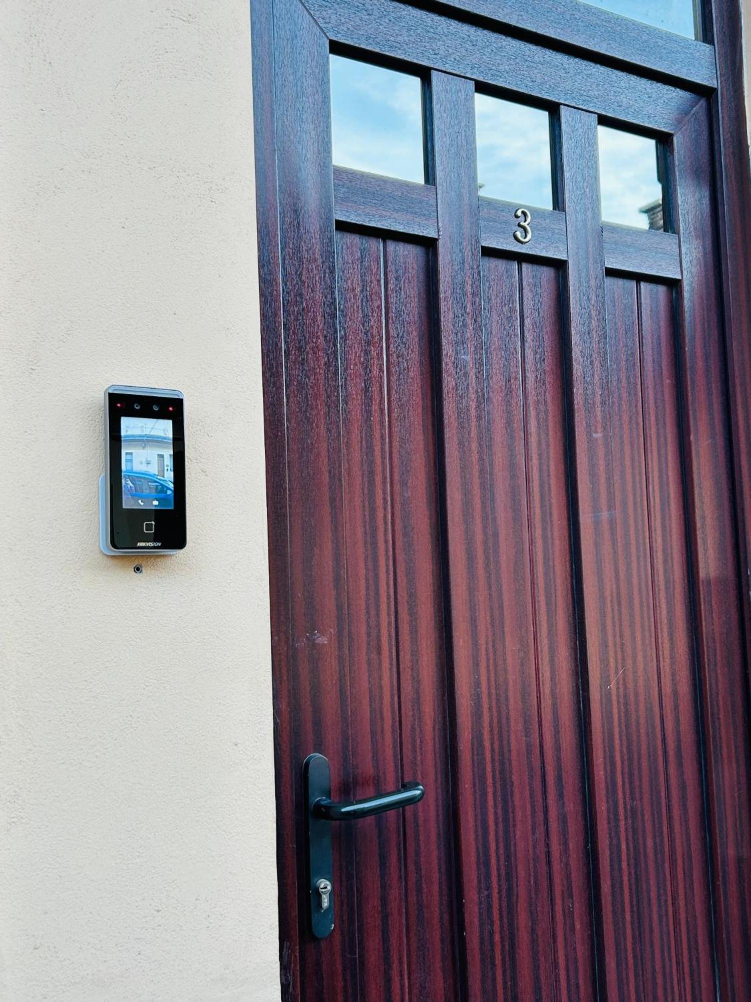 Altidude Ultra Central - Private Parking Cluj Napoca Bagian luar foto